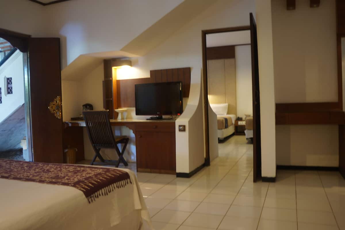 Family Room, 2 Bedrooms, Connecting Rooms