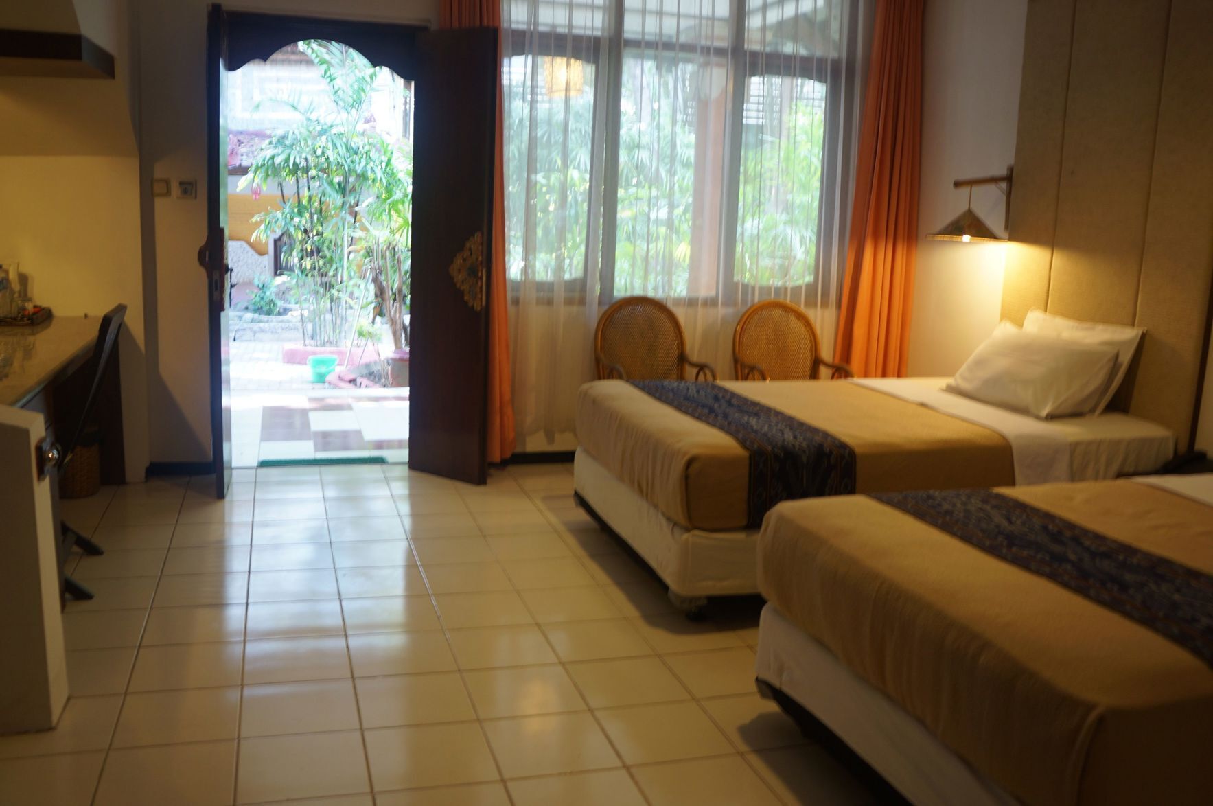 Minibar, desk, soundproofing, rollaway beds