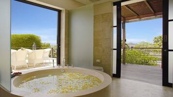 Vila Mewah, 4 kamar tidur, kolam renang pribadi, pemandangan laut terbatas | Jet tub