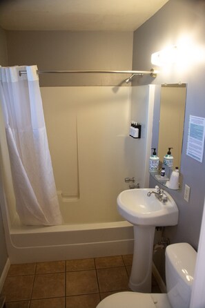 Standard Room, 2 Queen Beds | Bathroom | Combined shower/tub, towels - Holiday Motel (West Yellowstone)