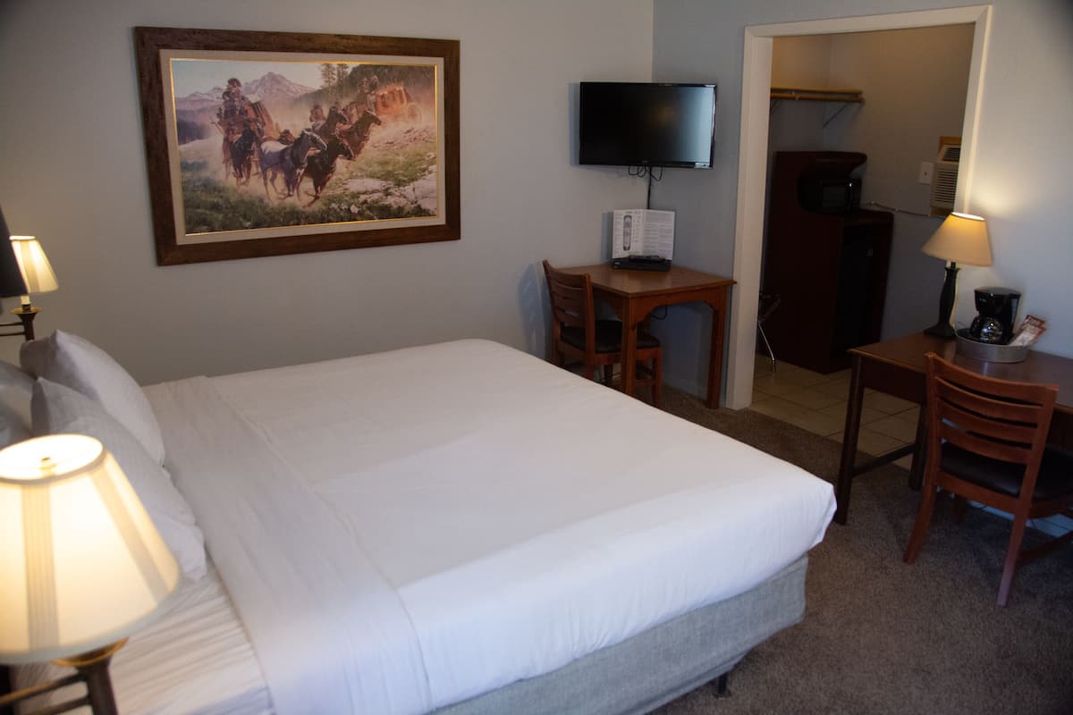 Camera (Standard King Room) | Tende oscuranti, ferro/asse da stiro, Wi-Fi gratuito, lenzuola