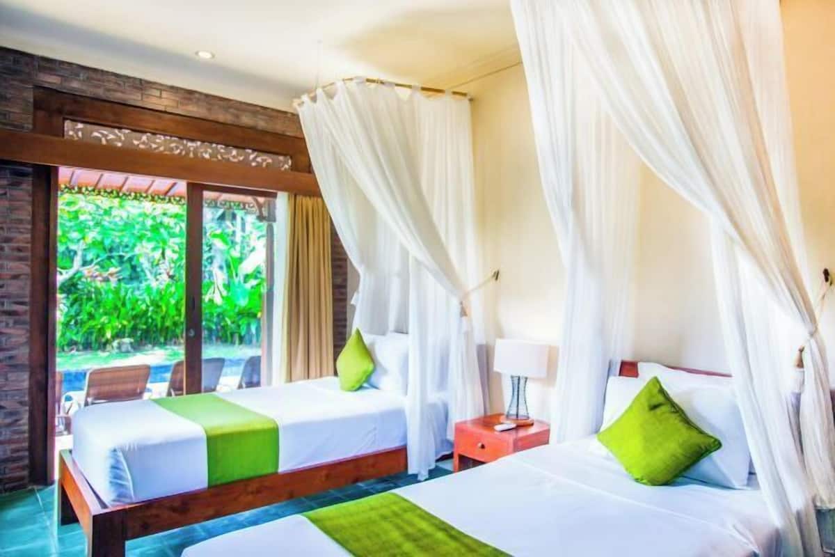 2 makuuhuonetta, yksilöllisesti kalustettu, työpöytä, pimennysverhot