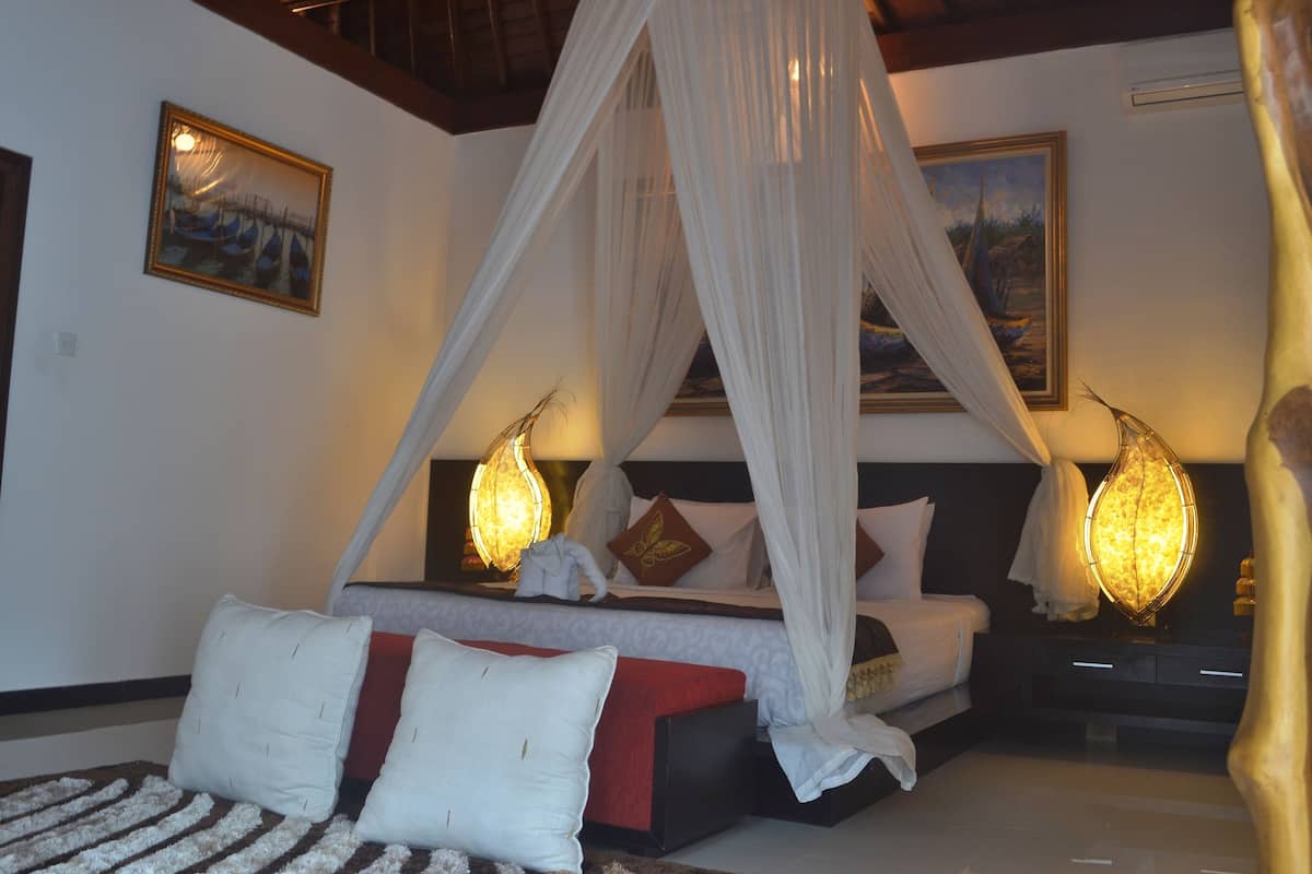 Villa, 1 Bedroom | Bar mini, peti besi dalam bilik, meja, katil bayi/kot (surcaj)