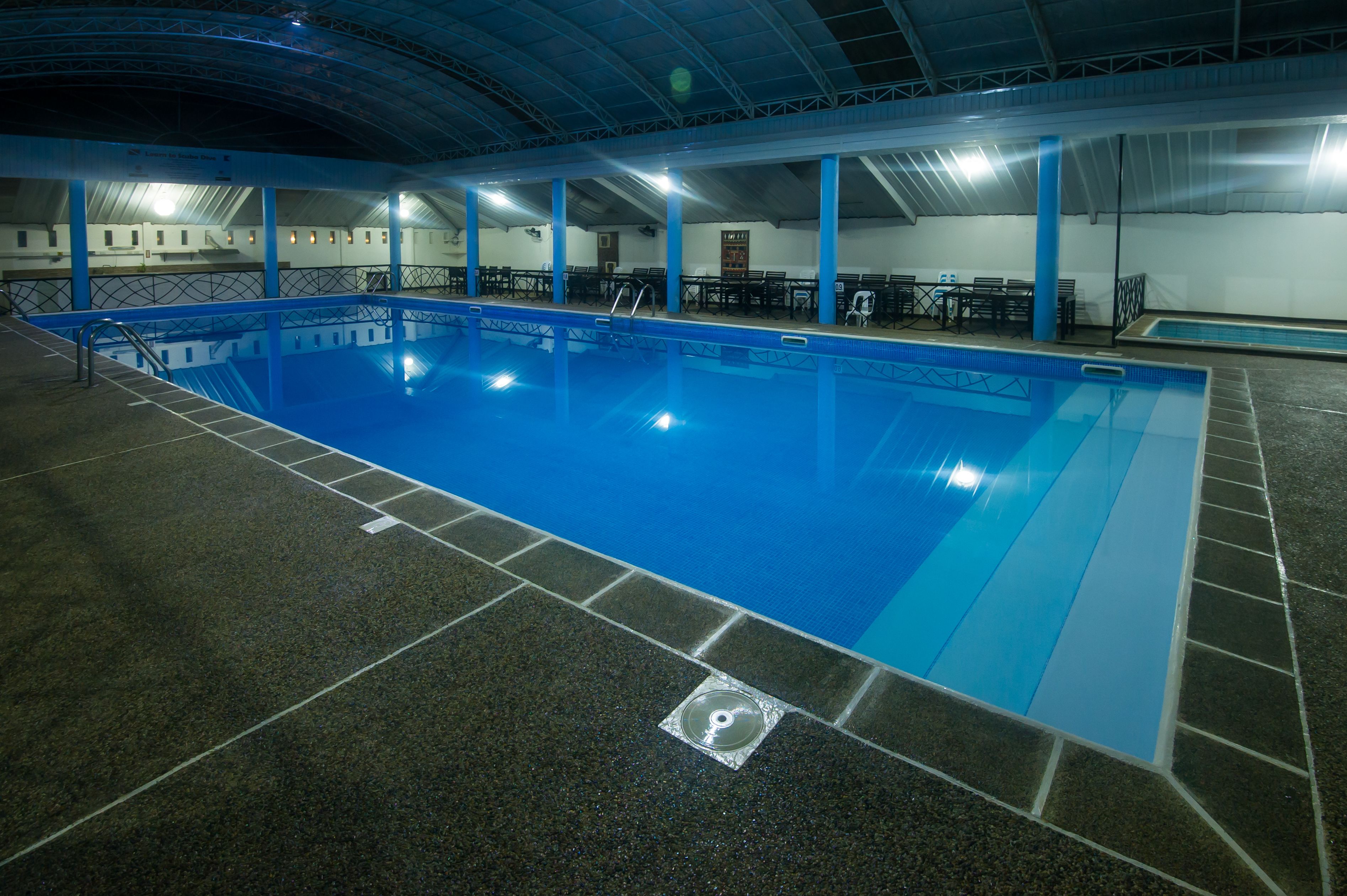 indoor pool, open 7:00 am to 9:00 pm, pool loungers