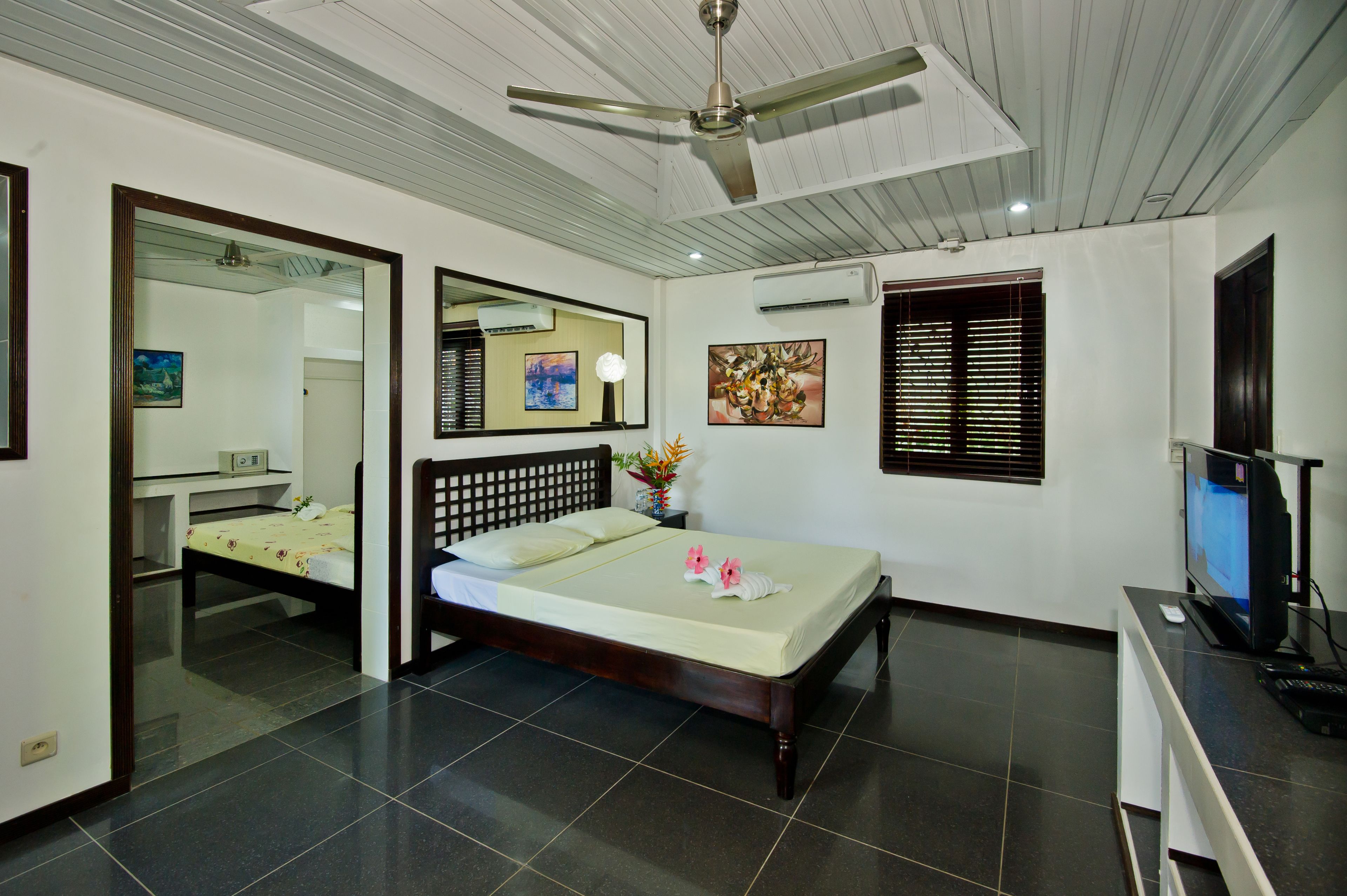 Caja de seguridad en la habitación y decoración personalizada 