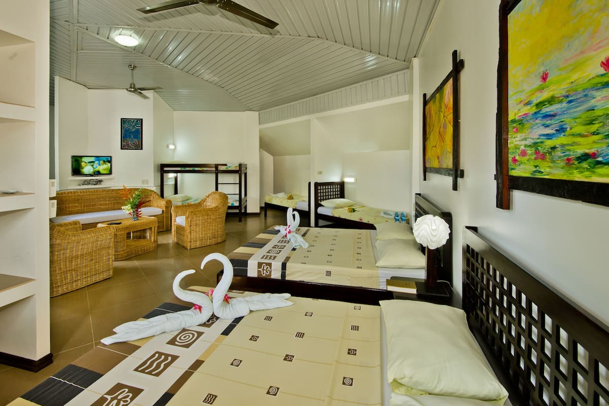 deluxe room | 1 bedroom, in-room safe, individually decorated, desk