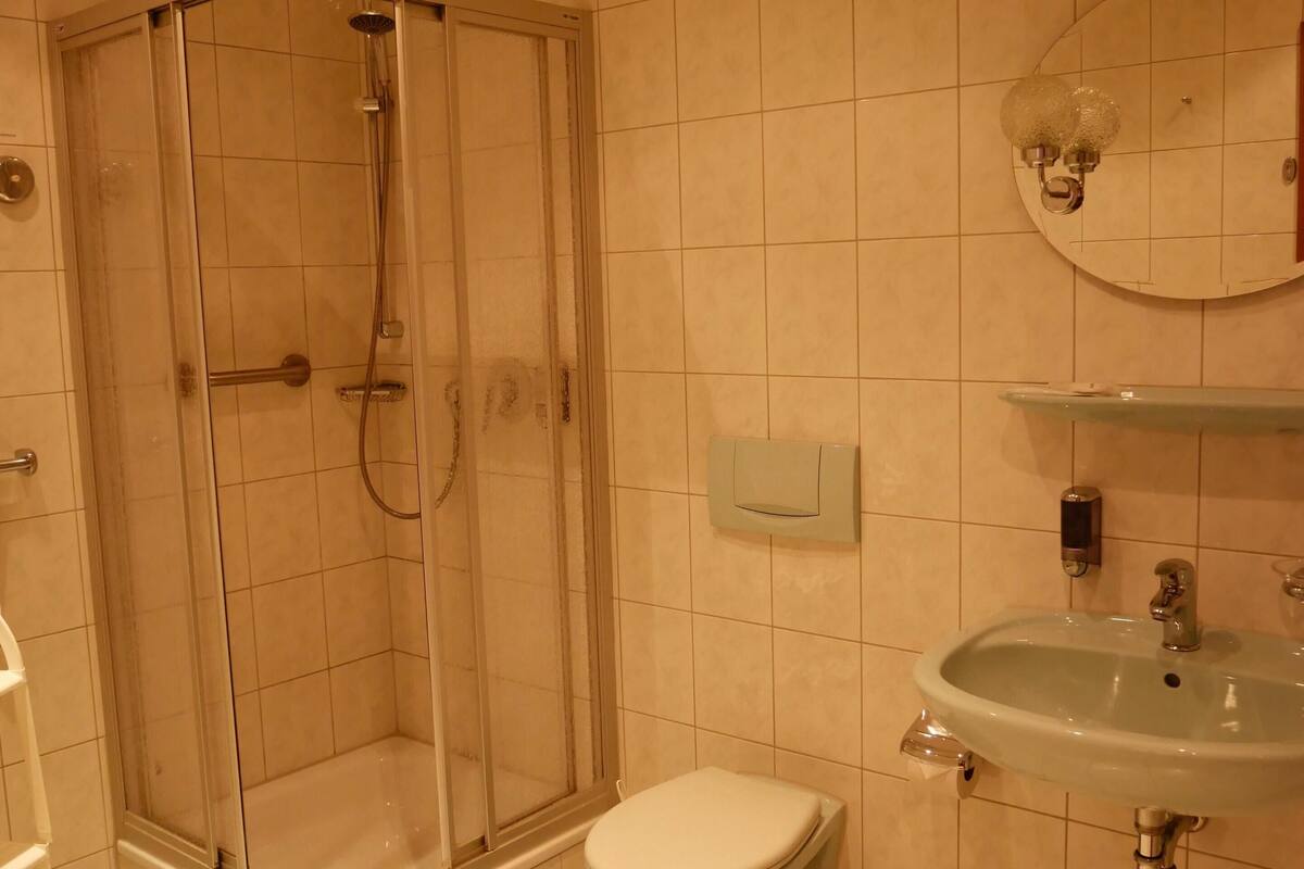 suite | in-room safe, desk, free cots/infant beds, rollaway beds