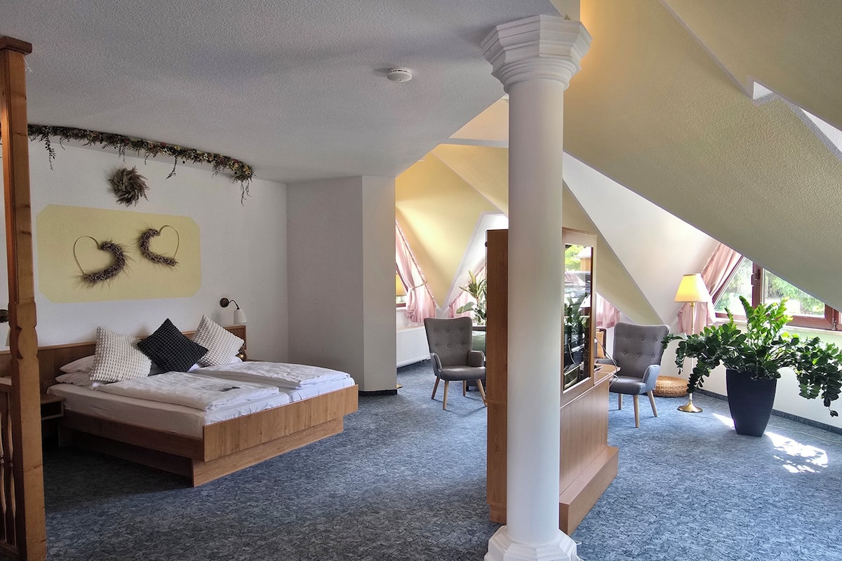 Chambre Double Junior | Draps en coton égyptien, literie de qualité supérieure, bureau