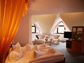 Caja de seguridad en la habitación, escritorio y cunas gratuitas 