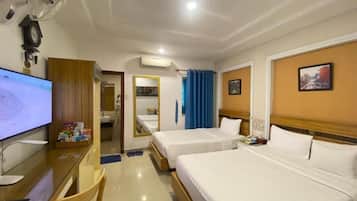 Family Room | 1 bedroom, minibar, in-room safe, blackout drapes