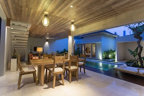 Villa, 1 habitación, alberca privada | Cocineta privada | Cafetera y tetera