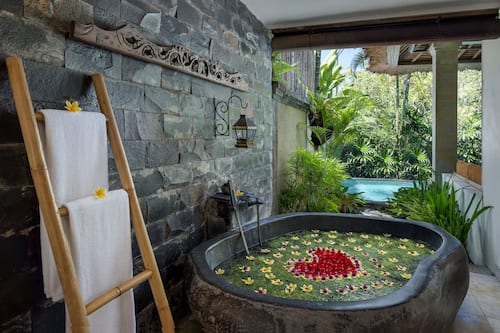 One Bedroom Pool Villa | Bathroom | Separate tub and shower, free toiletries, hair dryer, slippers