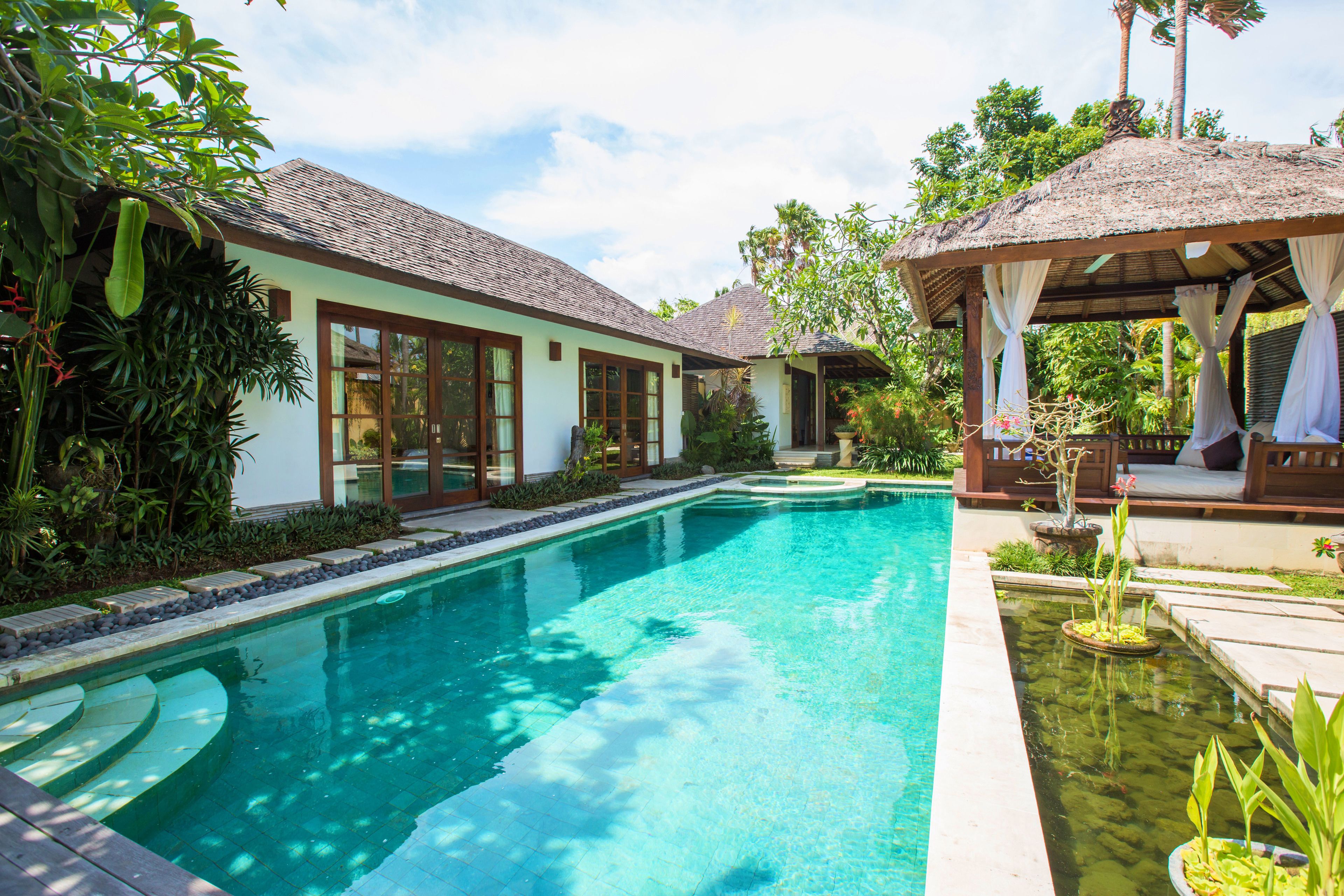 Outdoor pool, sun loungers