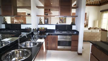 Villa, 4 Bedrooms, Private Pool | Private kitchen