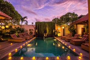 Outdoor pool, pool umbrellas, sun loungers