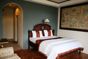 Quarto luxo, vista para a piscina | Camas extras/dobráveis (sobretaxa), Wi-Fi de cortesia