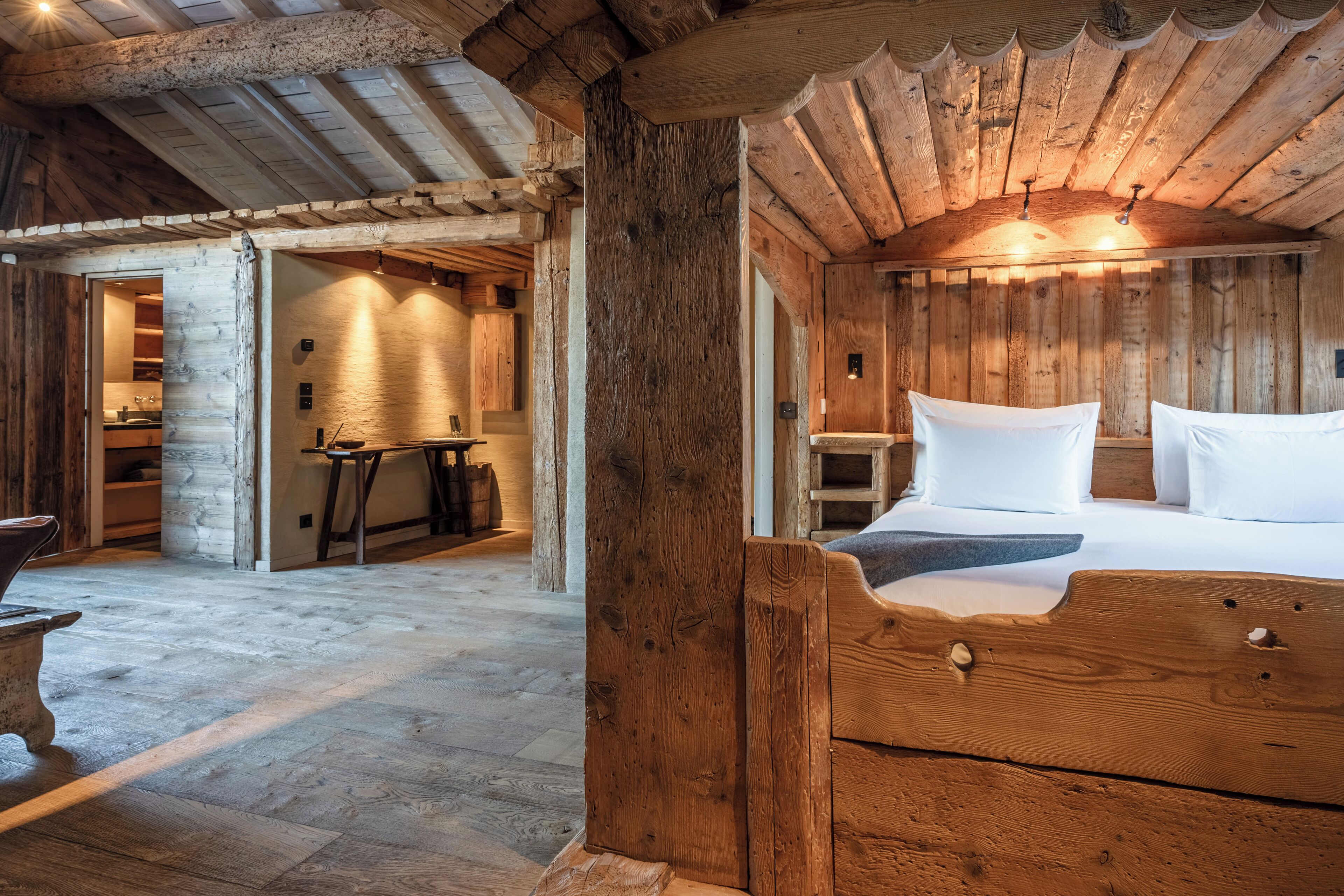 Suite 2 | エジプト綿のシーツ、高級寝具、ピロートップベッド、ミニバーのアイテム (無料)