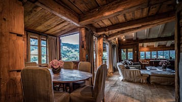 Suite 1 | In-room dining