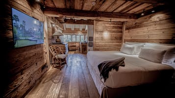 Suite 1 | Egyptian cotton sheets, premium bedding, pillowtop beds