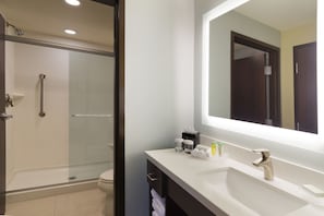Regadera tipo lluvia, amenidades de baño gratuitas, secadora de cabello
