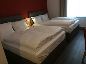 Hypo-allergenic bedding, individually decorated, individually furnished - Adesso Hotel Göttingen (Goettingen)