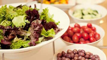 Daily buffet breakfast (ZAR 225 per person)