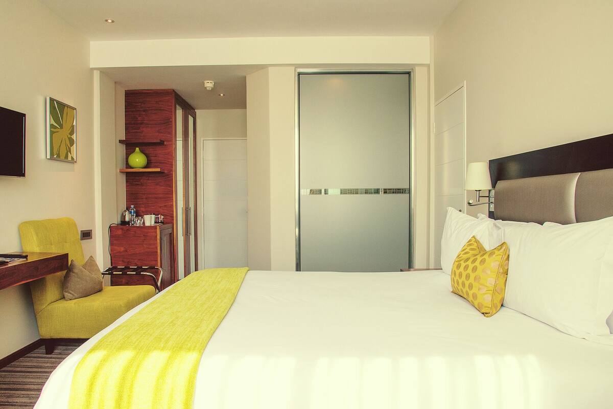Hypo-allergenic bedding available, minibar, in-room safe, desk