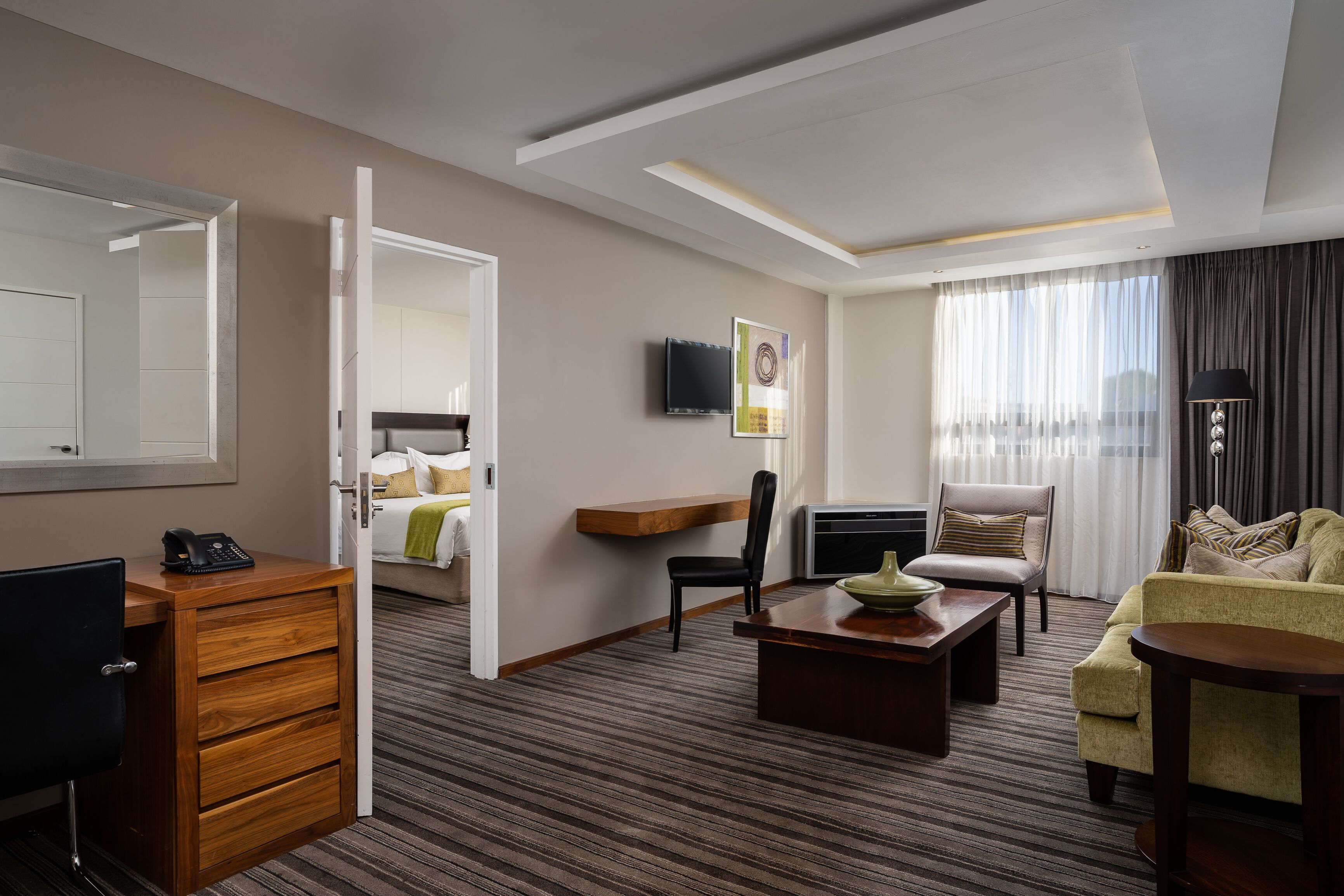 suite, 1 king bed | 1 bedroom, hypo-allergenic bedding, minibar, in-room safe