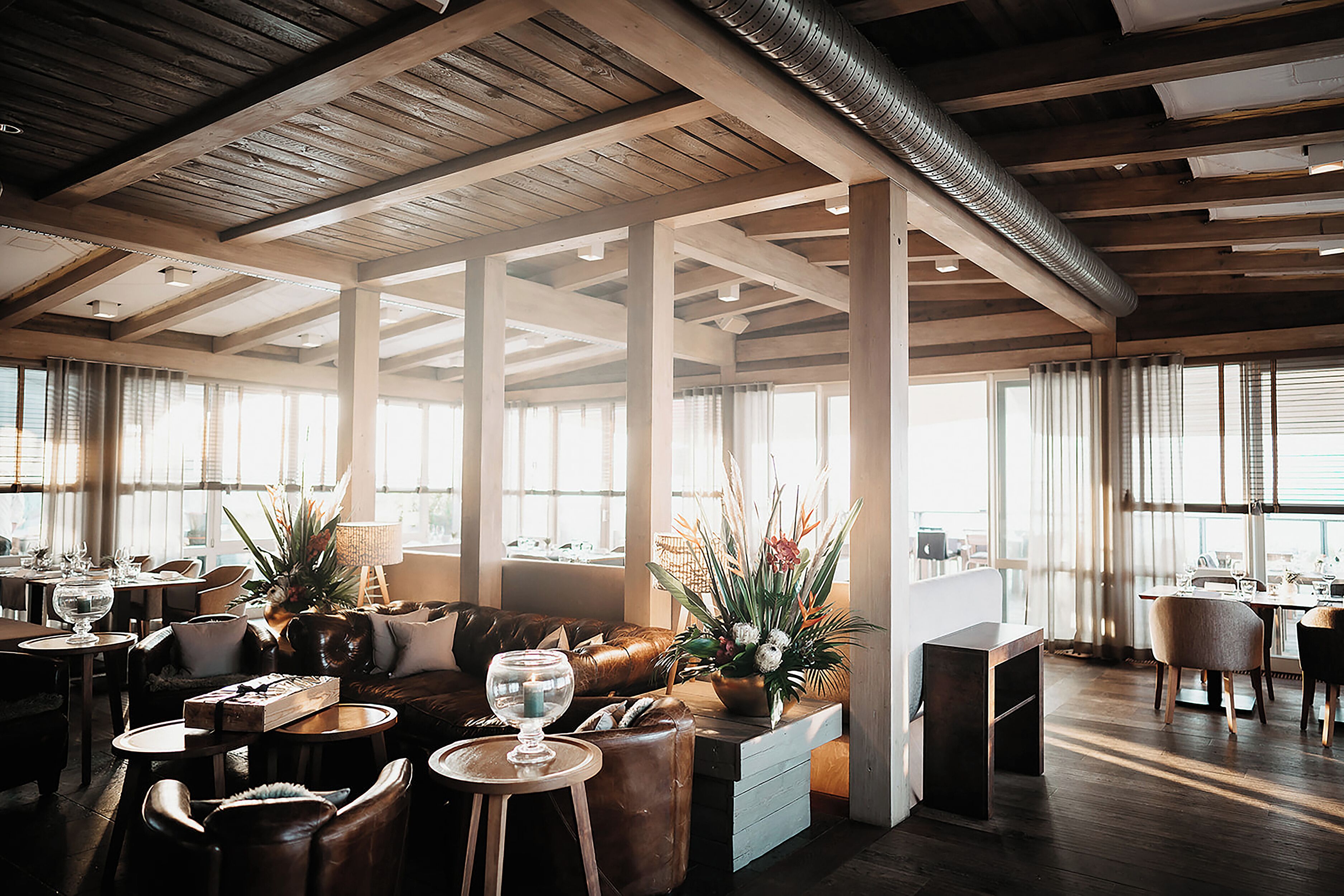 3 restaurants, lunch, dinner served; italian cuisine