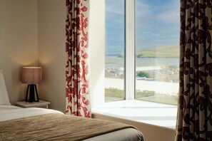 Iron/ironing board, free WiFi, bed sheets - Dingle Harbour Lodge (Dingle)