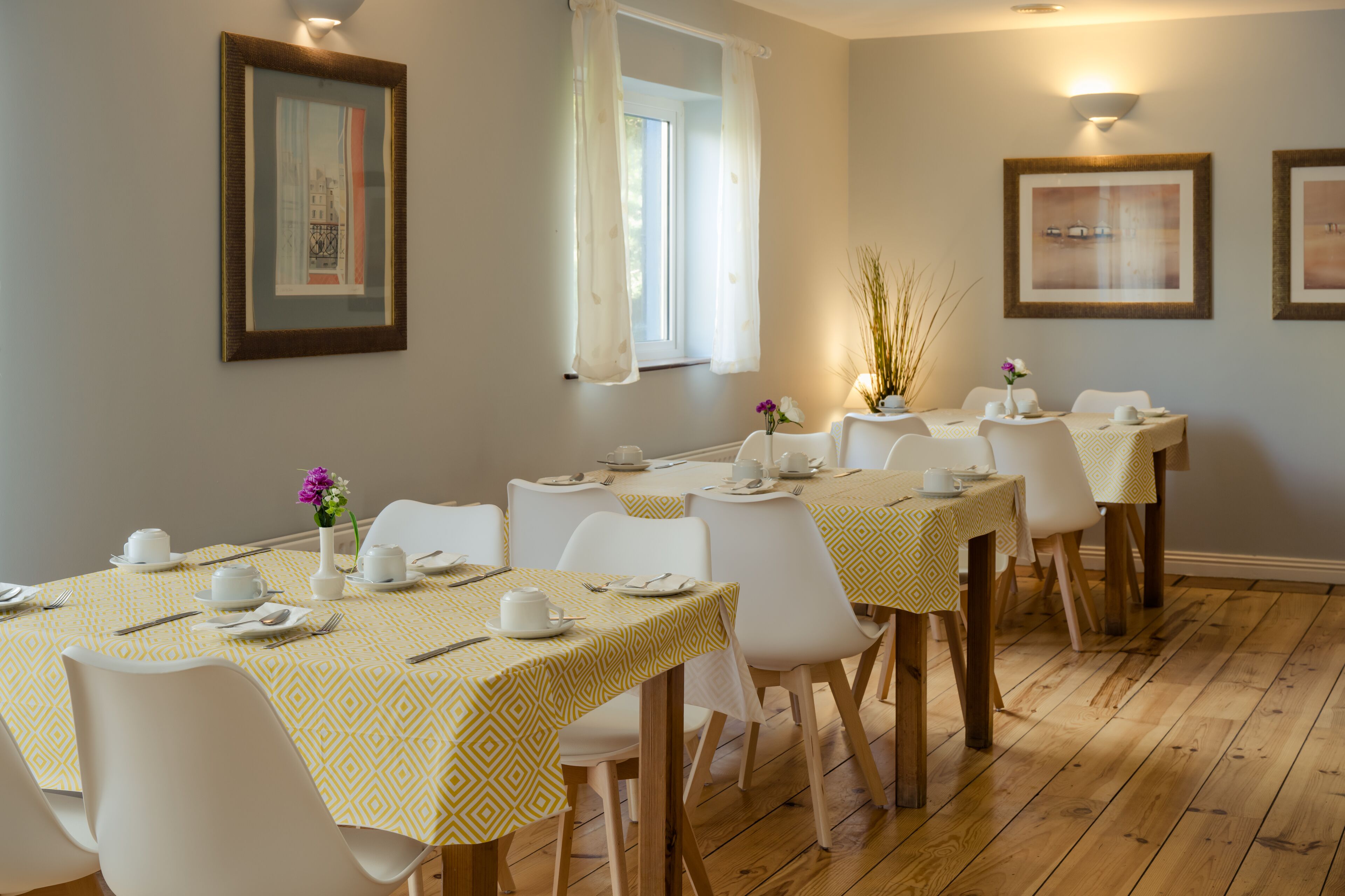 Daily cooked-to-order breakfast (EUR 15 per person)