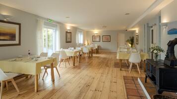 Daily cooked-to-order breakfast (EUR 15 per person)