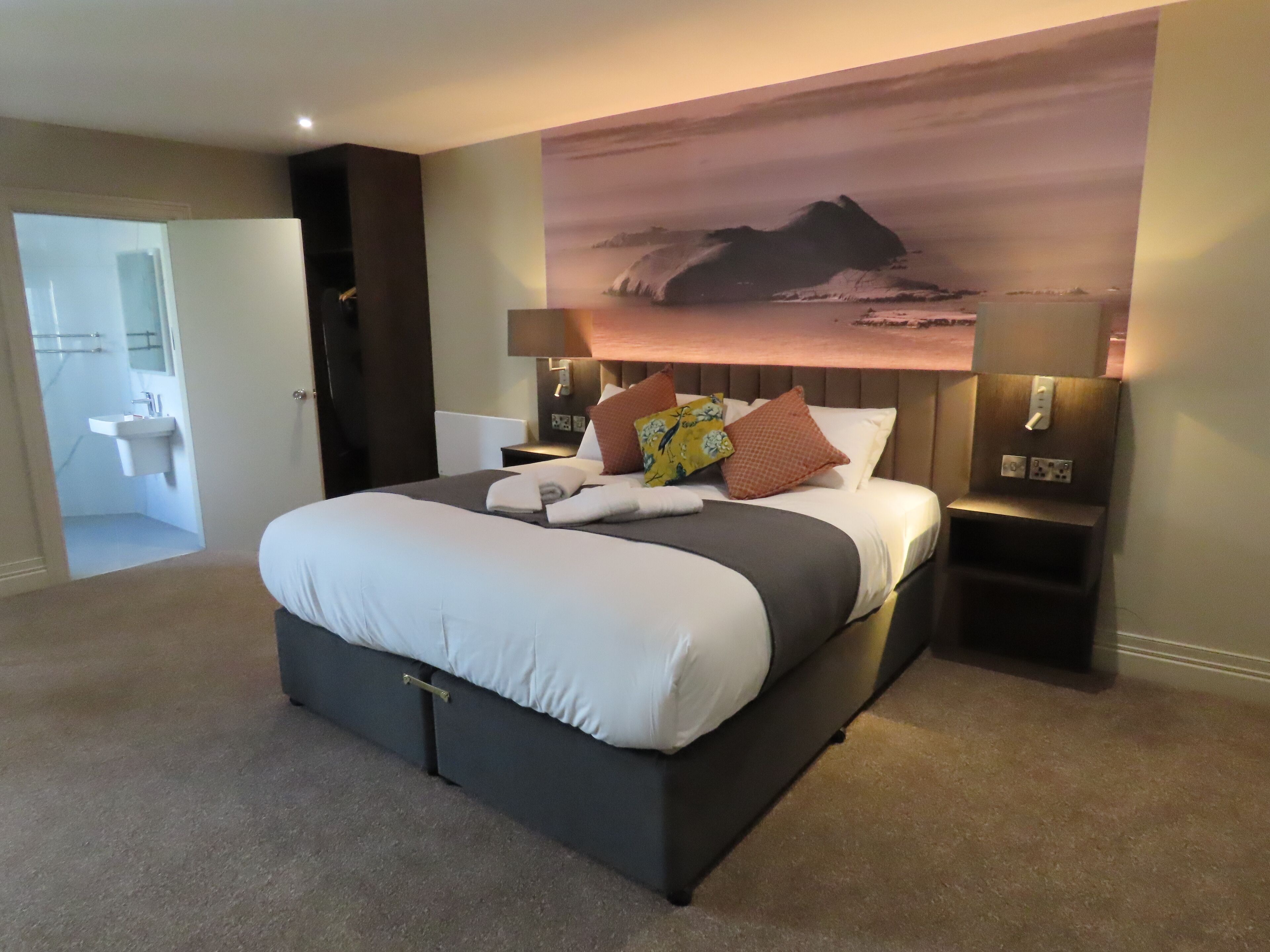 Superior Double Room | Premium bedding, down comforters, desk, laptop workspace