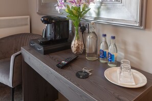 Deluxe Double or Twin Room | Premium bedding, down comforters, desk, laptop workspace - Arden House (Dingle)