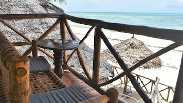 Bungalow, balkon, aan zee | Balkon