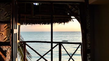 Bungalow, parveke, valtameren rannalla | Näkymä parvekkeelta