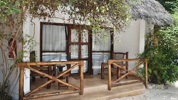 Bungalow Standard, patio, en front de mer | Terrasse/Patio