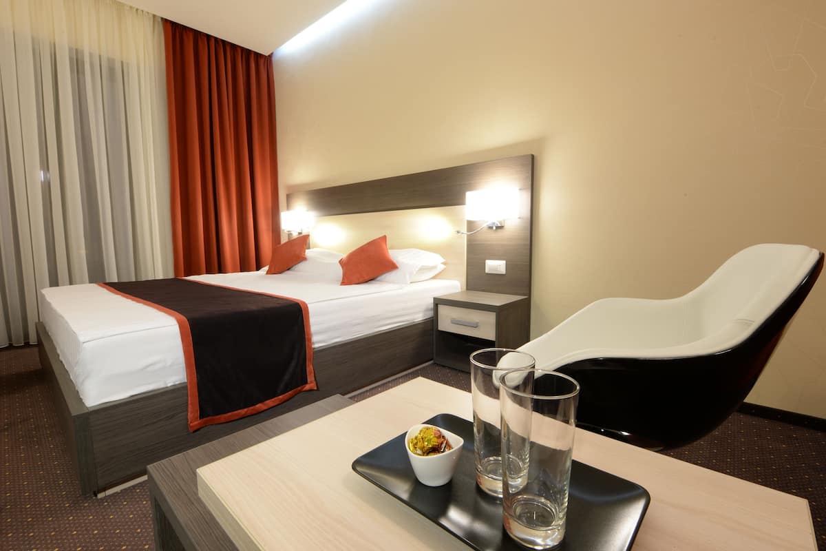 Chambre Double (10% discount in lobby bar)