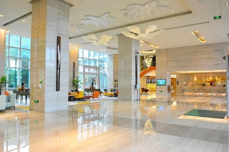 Lobby. Junluxe Hotel Guangzhou Science City-Free Shuttle Bus Service to Guangzhou Canton Fair