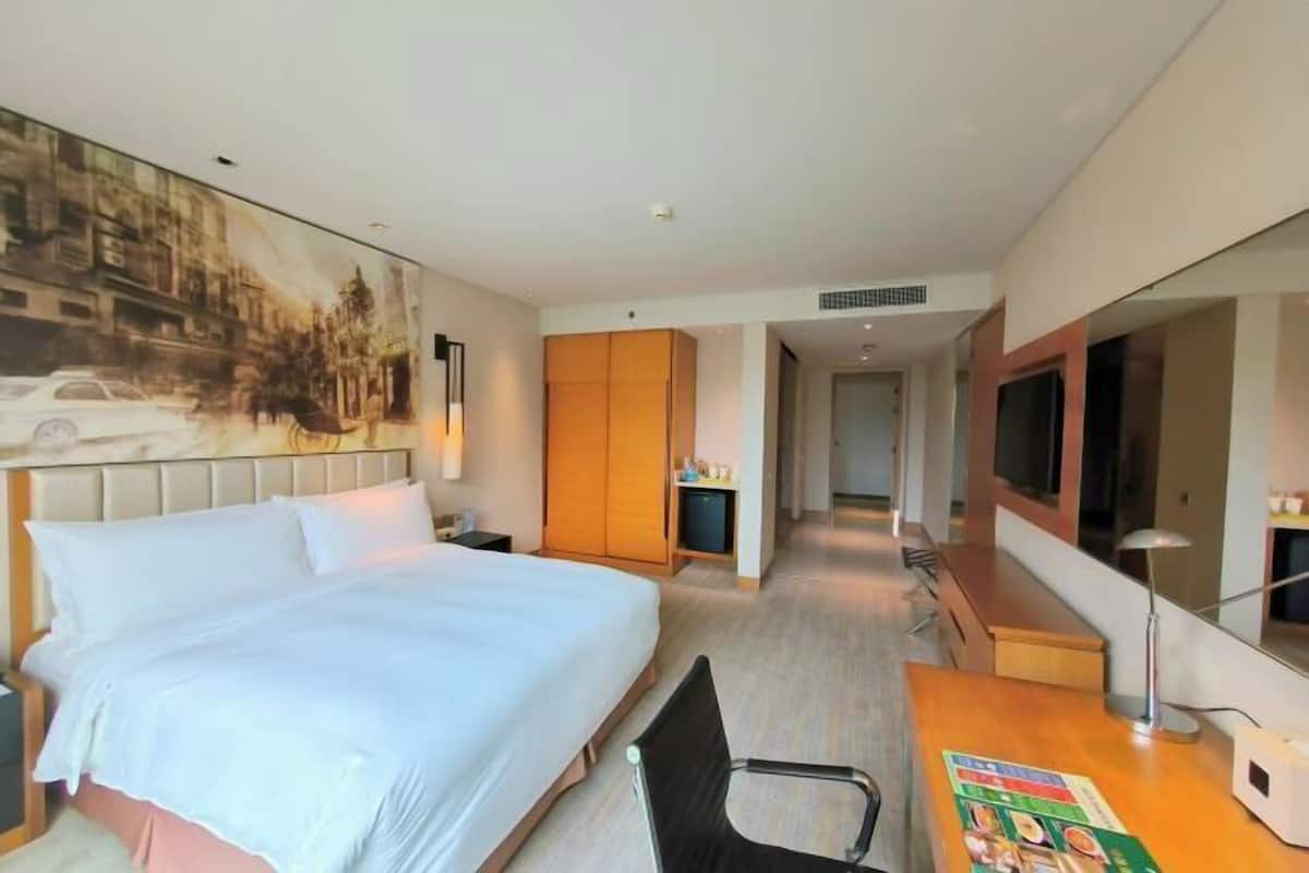 1 bedroom, minibar, in-room safe, desk