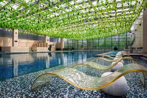 Indoor pool, outdoor pool - M Hotel Chengdu (Chengdu)