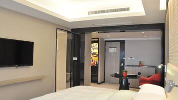 Deluxe Double Room | Down comforters, minibar, in-room safe, desk