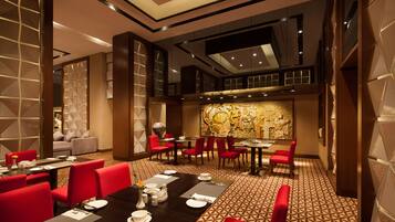 Se sirven desayunos, almuerzos, cenas y cocina asiática