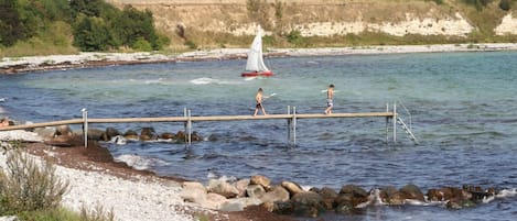 A strandtól nem messze