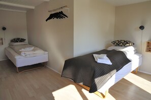 Hypo-allergenic bedding, down comforters, cribs/infant beds, free WiFi