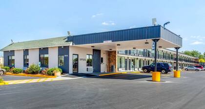 Econo Lodge Shorewood