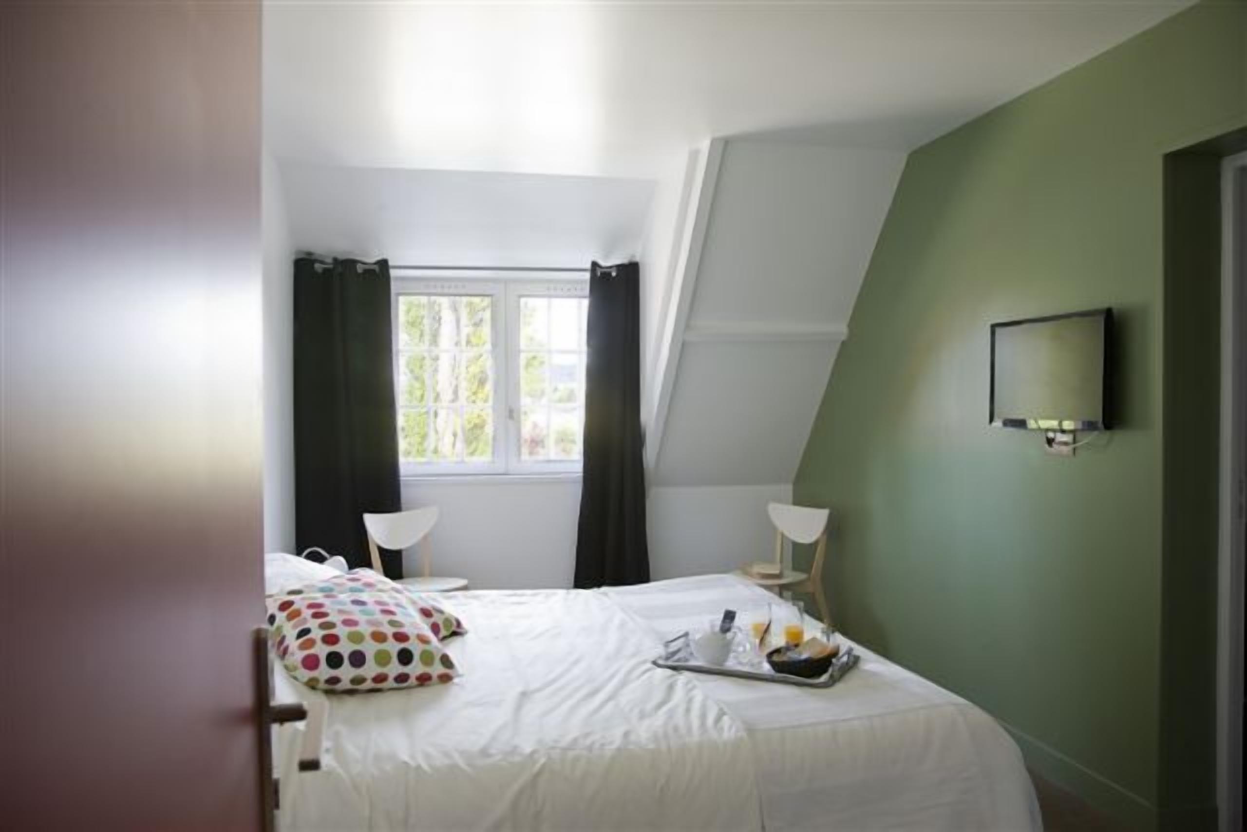 classic room | premium bedding, individually decorated, blackout curtains