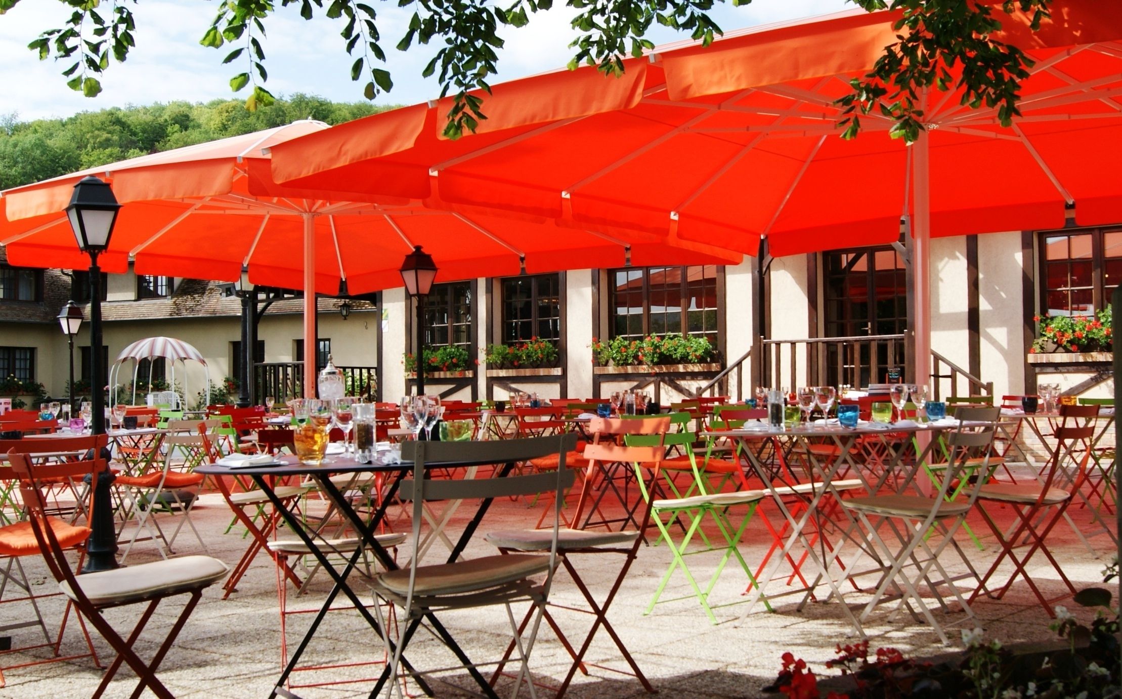 breakfast, lunch, dinner served; local cuisine, al fresco dining