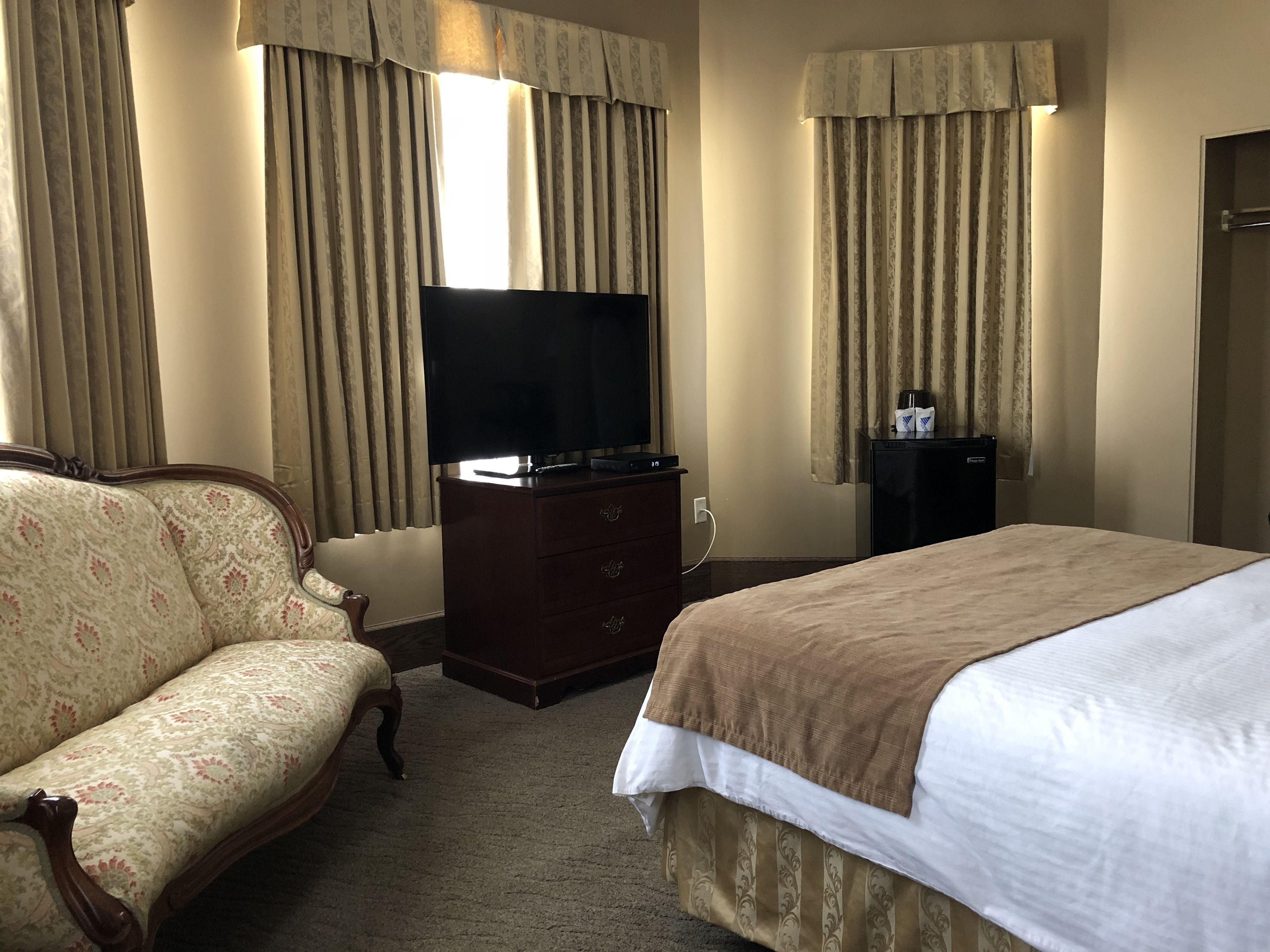 Premium bedding, down duvets, desk, laptop workspace