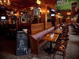 3 restaurants, lunch, dinner served; international cuisine